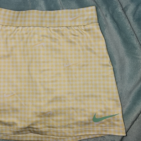 Nike White and Yellow Set with Colorful Logo - Picture 4 of 11